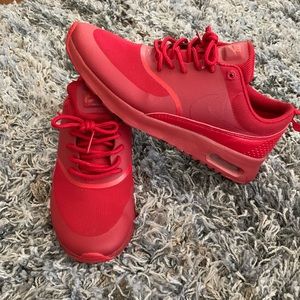 Red Nike Airmax Thea